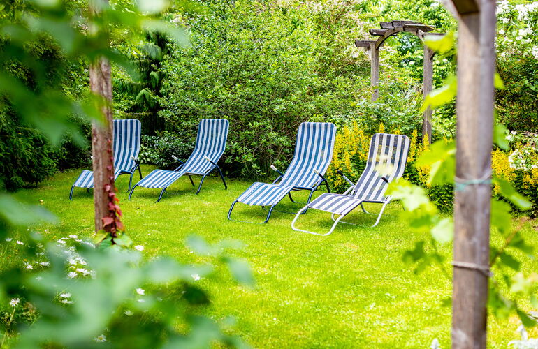 Sonnenliegen im Garten