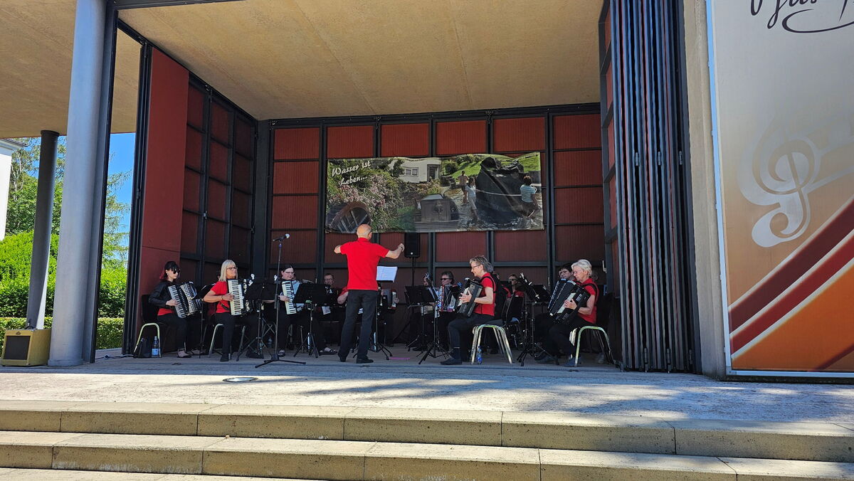 Kurkonzert Akkordeon Orchester Robert Flache