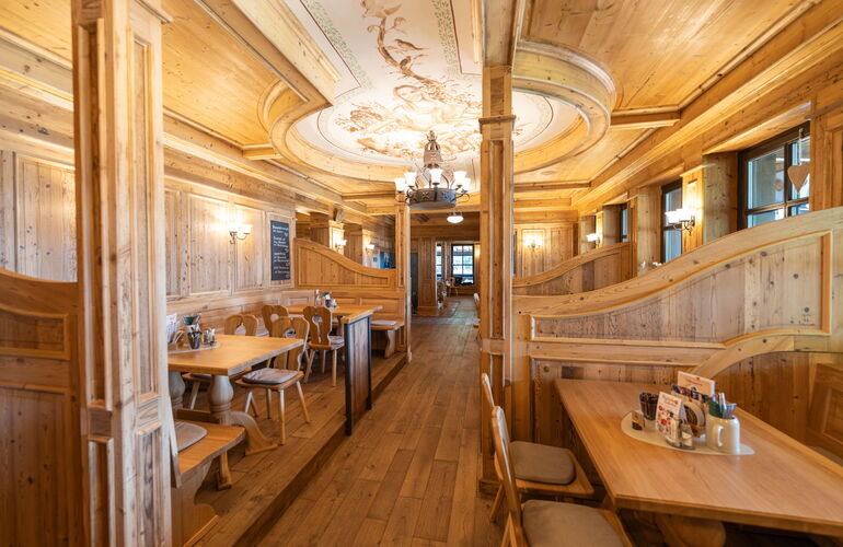 Urige und gemütliche Gaststube im Heuberghaus