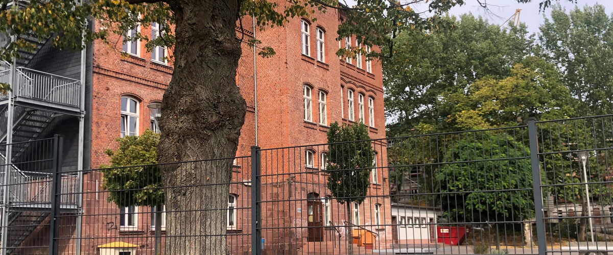 "Helene-Lange" Regelschule von außen