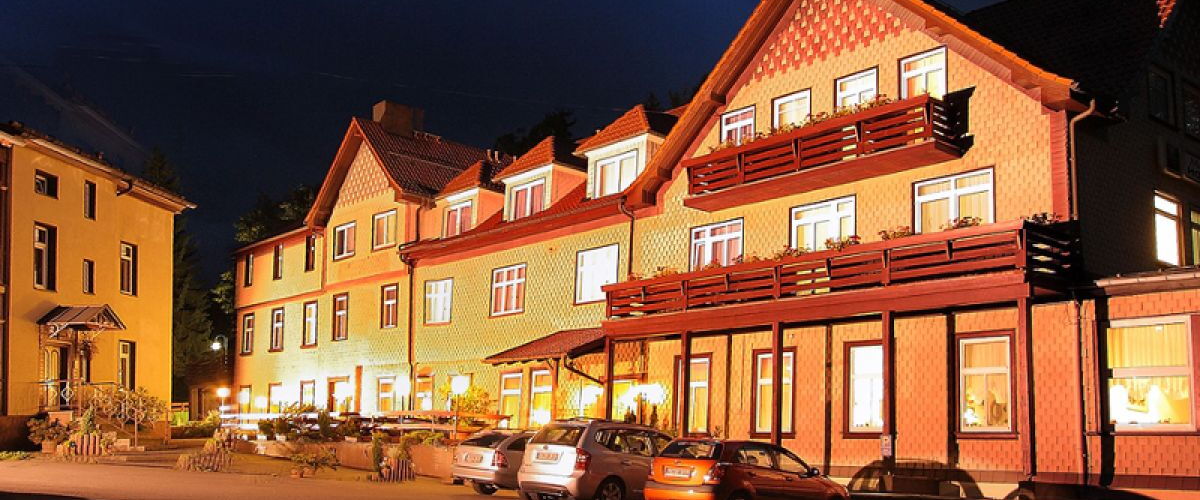 Außenansicht bei Nacht © 