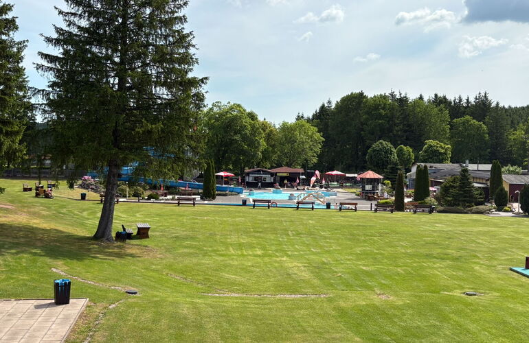 Liegewiese im Freibad Finsterbergen